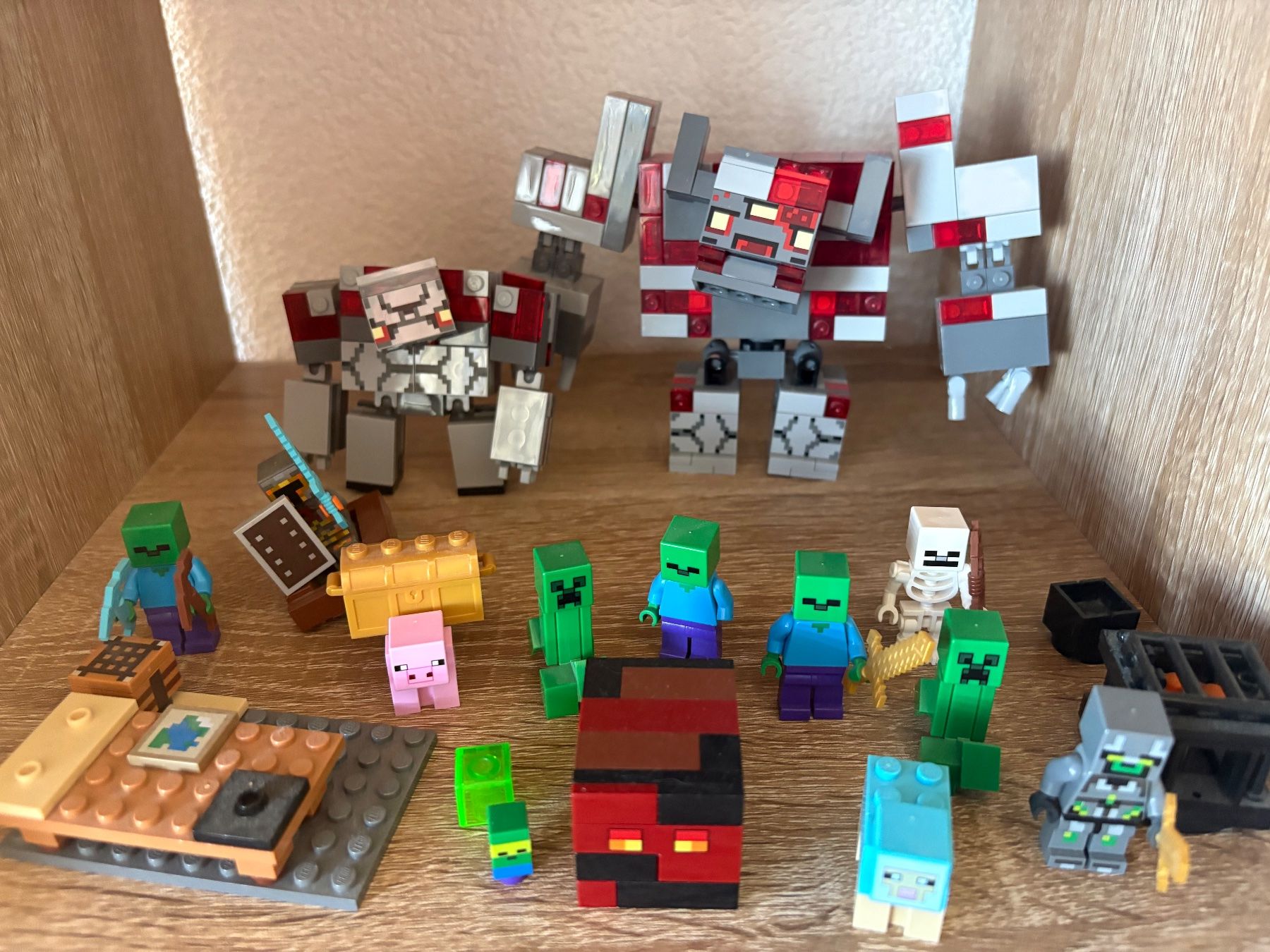 Lego Kit di costruzioni: Pack LEGO MineCraft avec 2 plaques lego – Usato da Echallens venduto da brice09