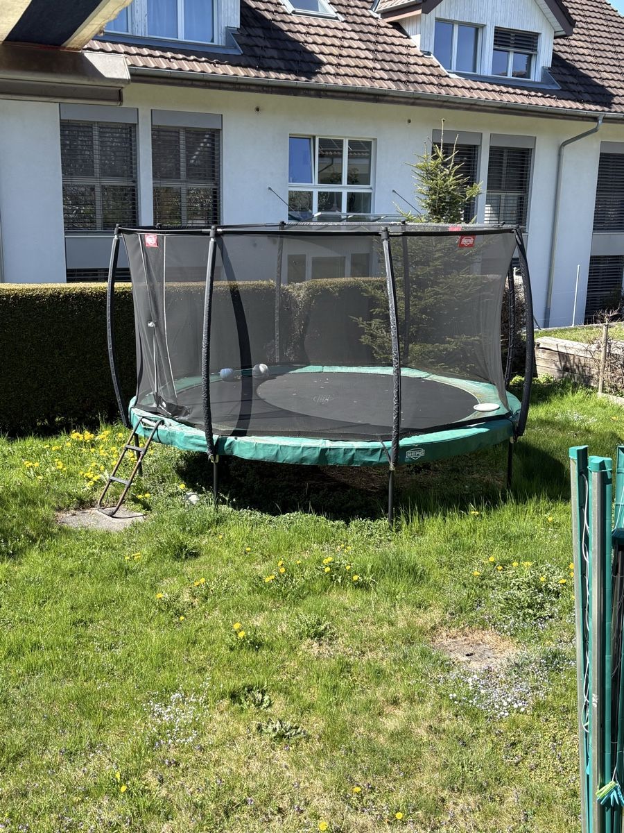 Trampolini: Berg Trampolin Elite 430 cm – Usato da Wichtrach venduto da blade401