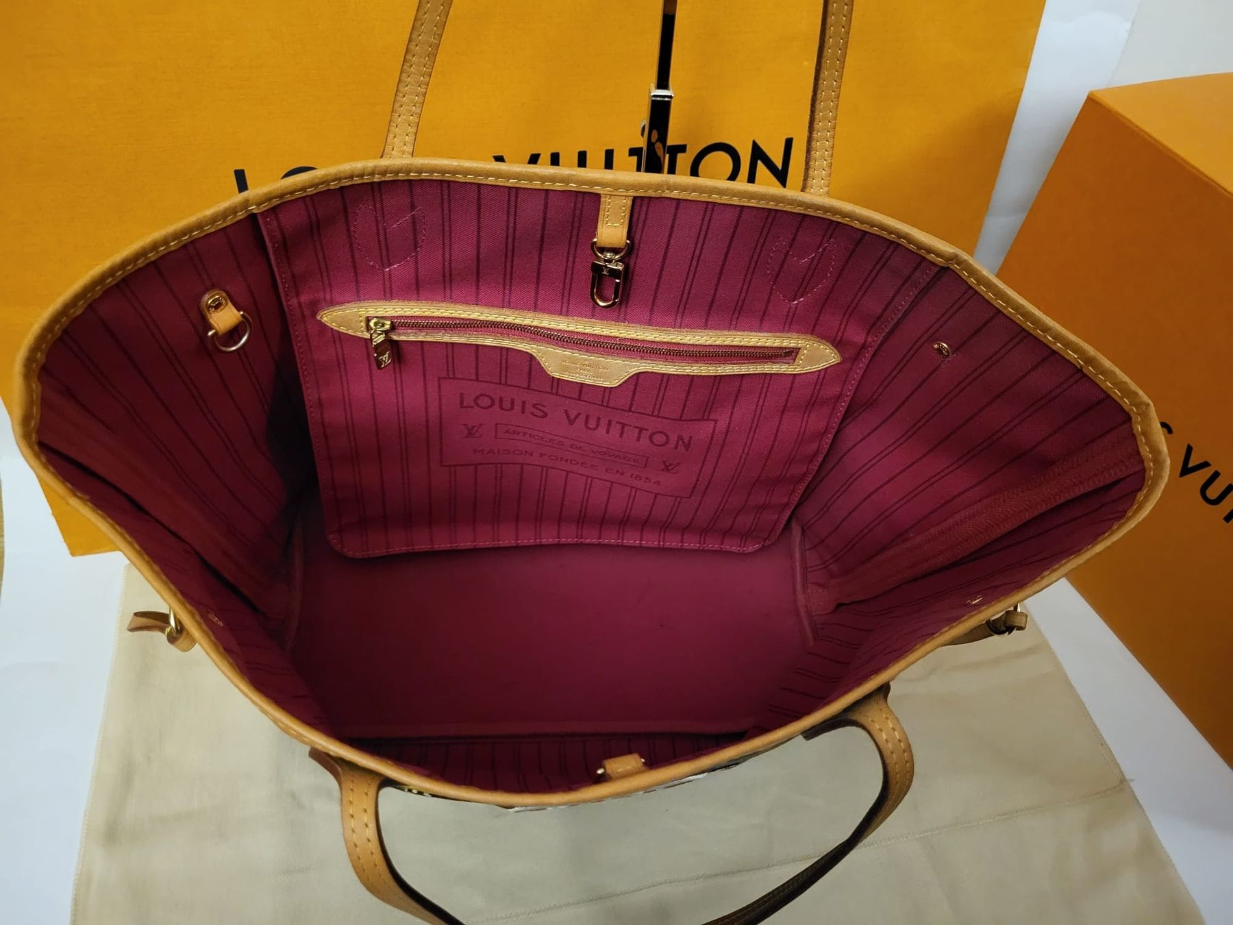 Louis Vuitton Borse da donna: Louis Vuitton Neverfull MM Monogramm Canvas Patches – Usato da Gattikon venduto da lavric_d 4