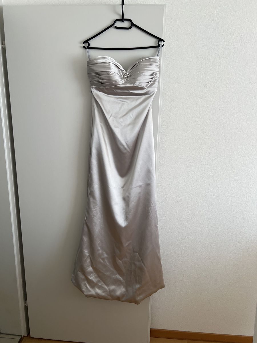 Vestiti: Lightinthebox schulterfreies Kleid in silber - M – Nuovo (secondo la descrizione) da Rothrist venduto da FL_17