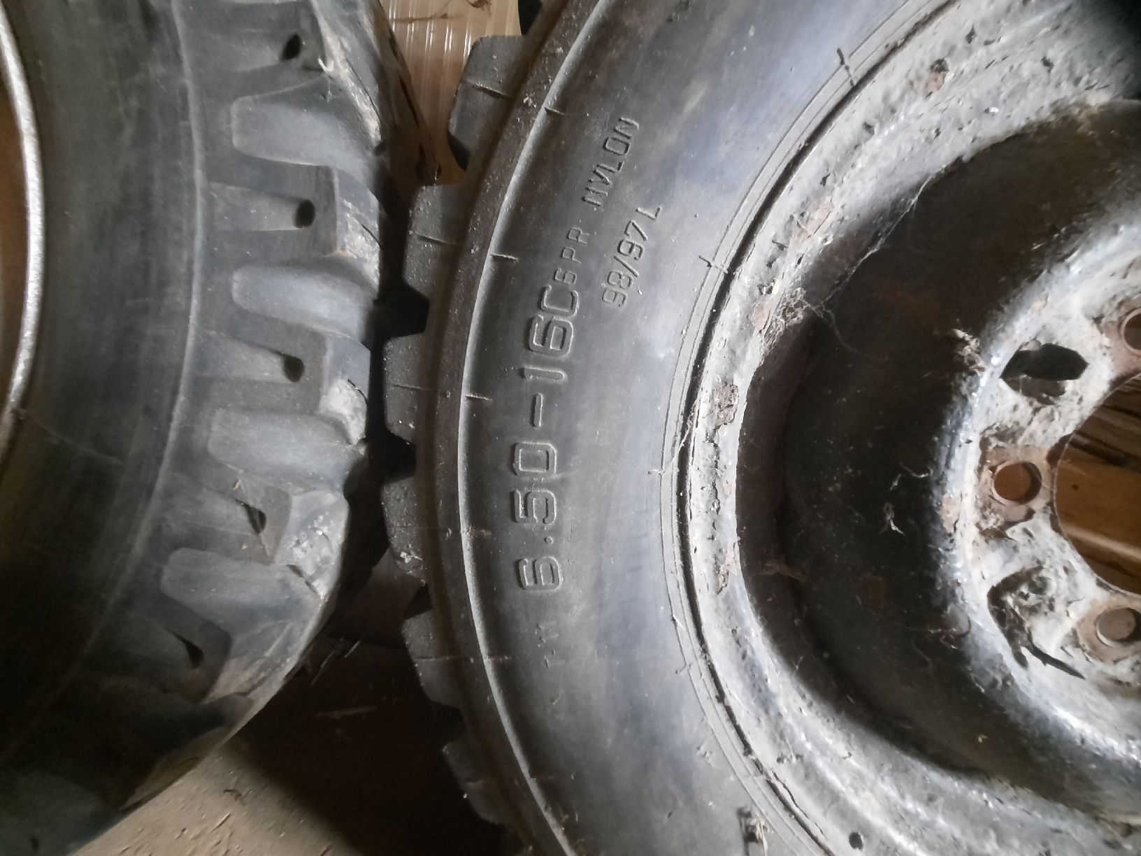 Jeep Pneumatici & Ruote complete: Roue pour Willys Jeep – Usato da La Ferrière venduto da sim_q8gs 6