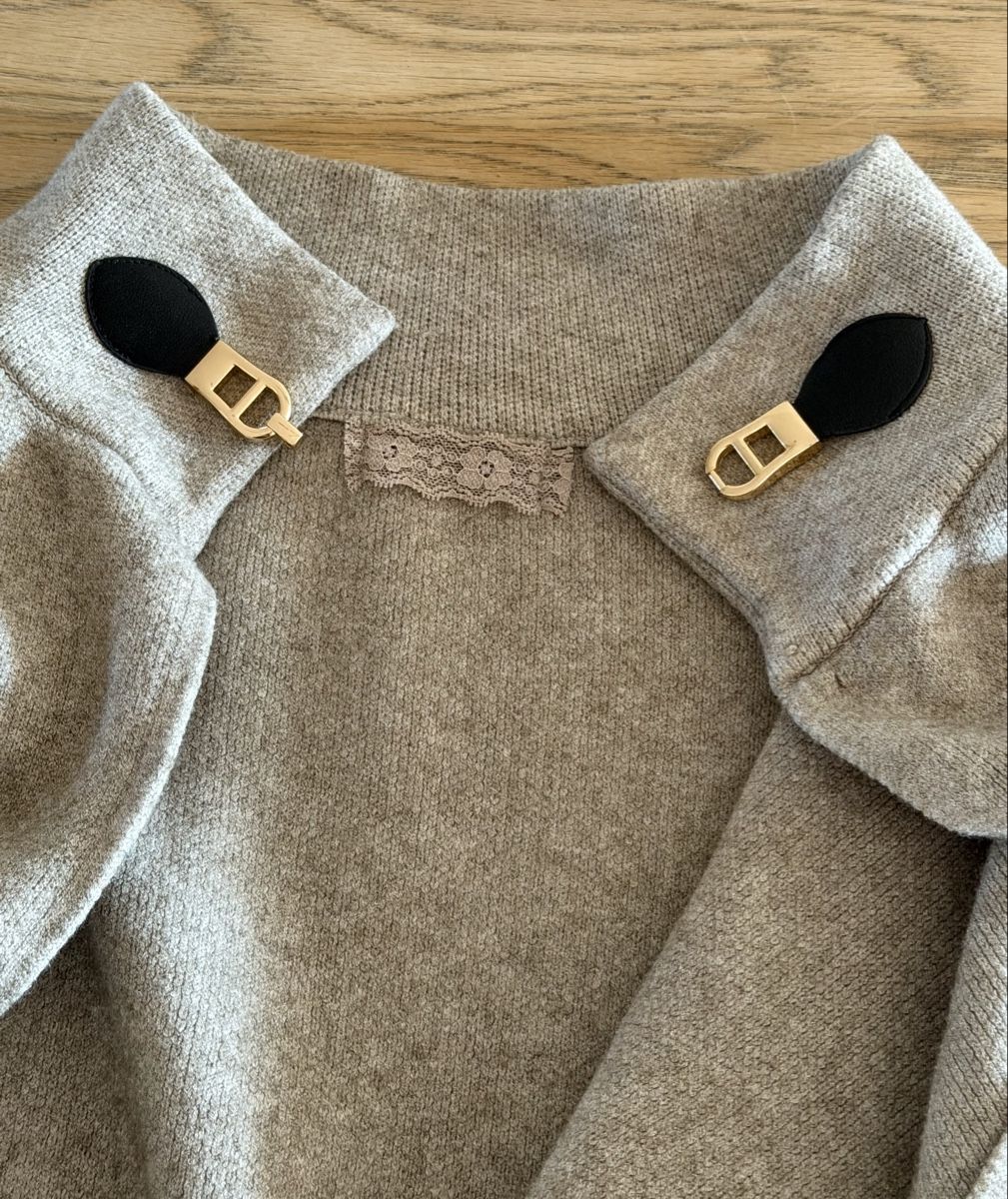 Altro in Moda donna: Strick-Mantel Poncho beige mit Schnalle – Usato da Bonstetten venduto da norisknofun123 4