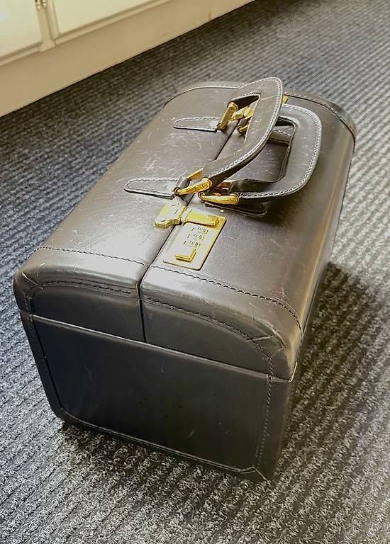 Altro in Aeronautica: Antiker Leder Handkoffer – Usato da Aeschi SO venduto da sim_sp26