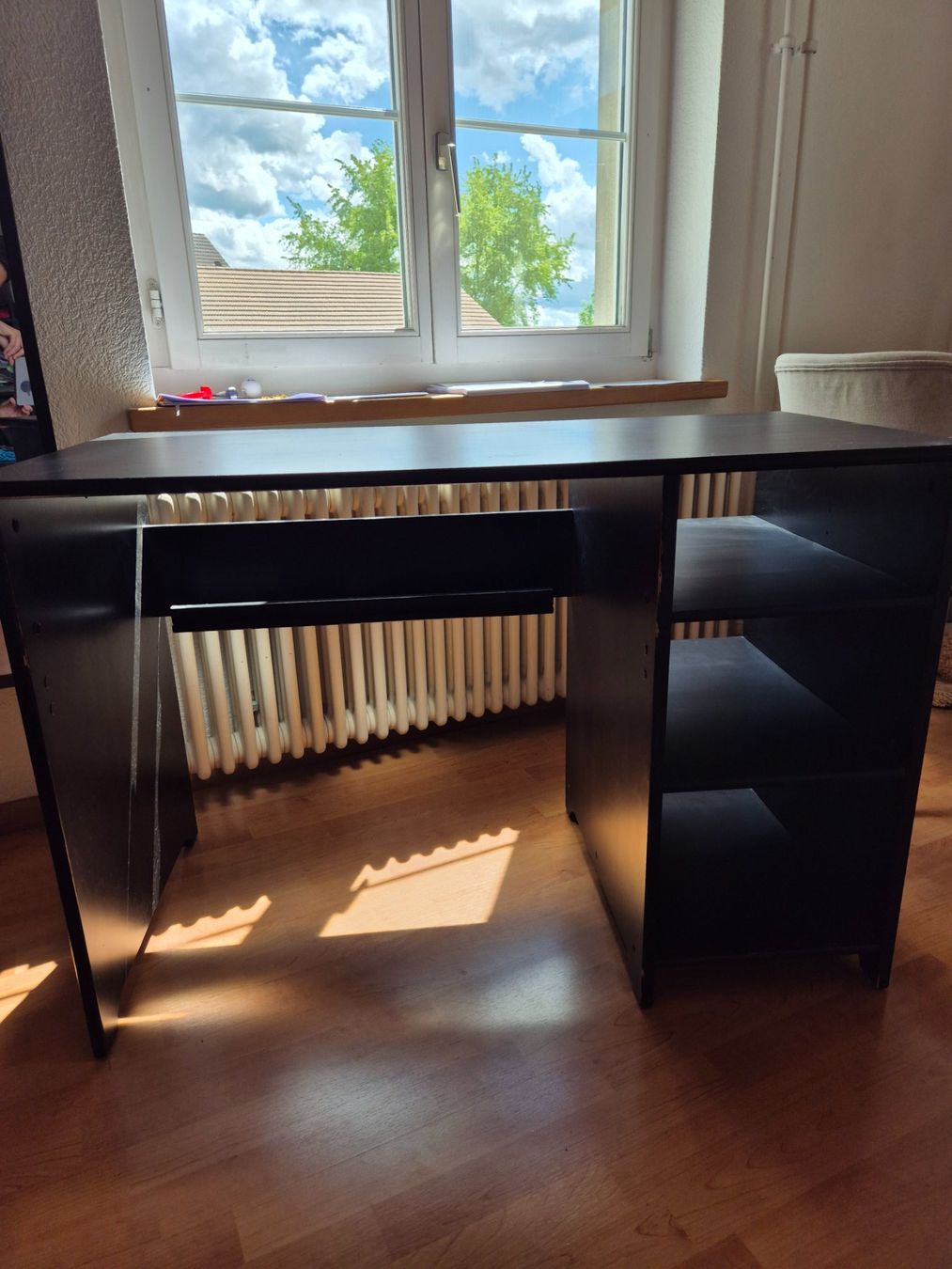 Ikea Scrivanie: Schwarzer IKEA-Schreibtisch – Usato da Tagelswangen venduto da lis_xz7l 2