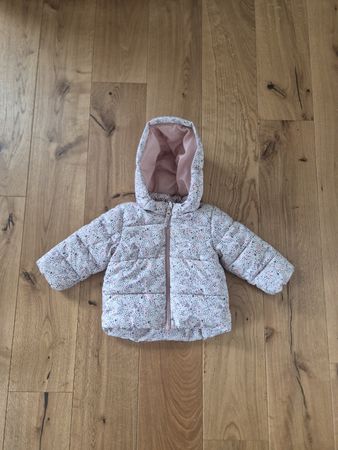 Mädchen Jacke mit Kapuze geblümt Grösse 74 sehr gut erhalten