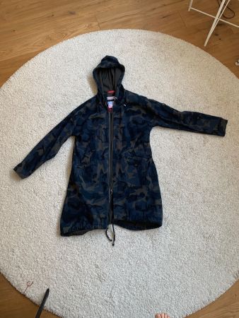 Herbstjacke mit Camouflage-Muster