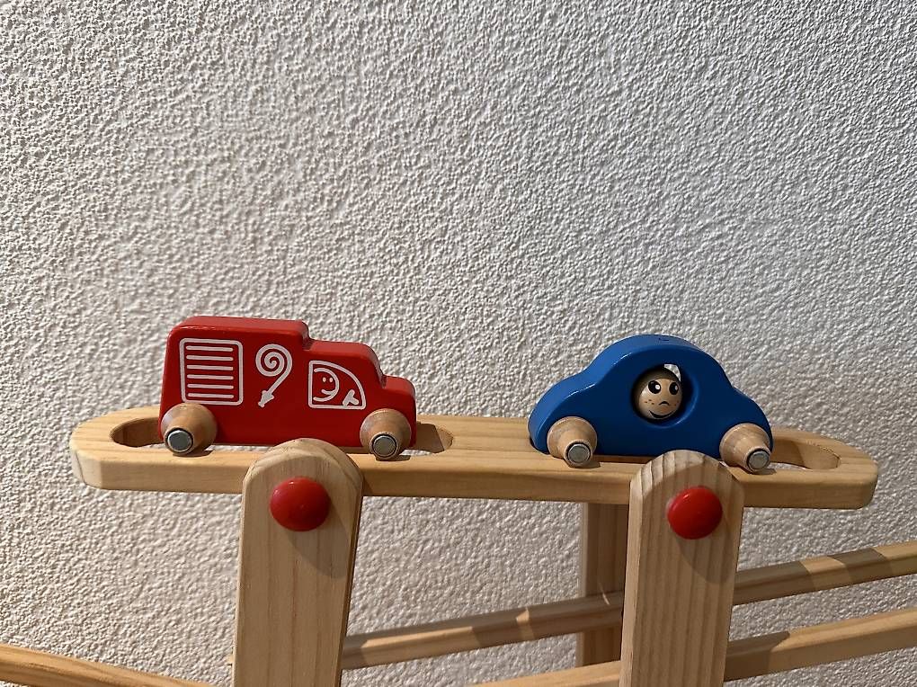 Giocattoli: Holz-Kugelbahn mit Autos und Blumen – Usato da Hindelbank venduto da kthrnsmmr 1