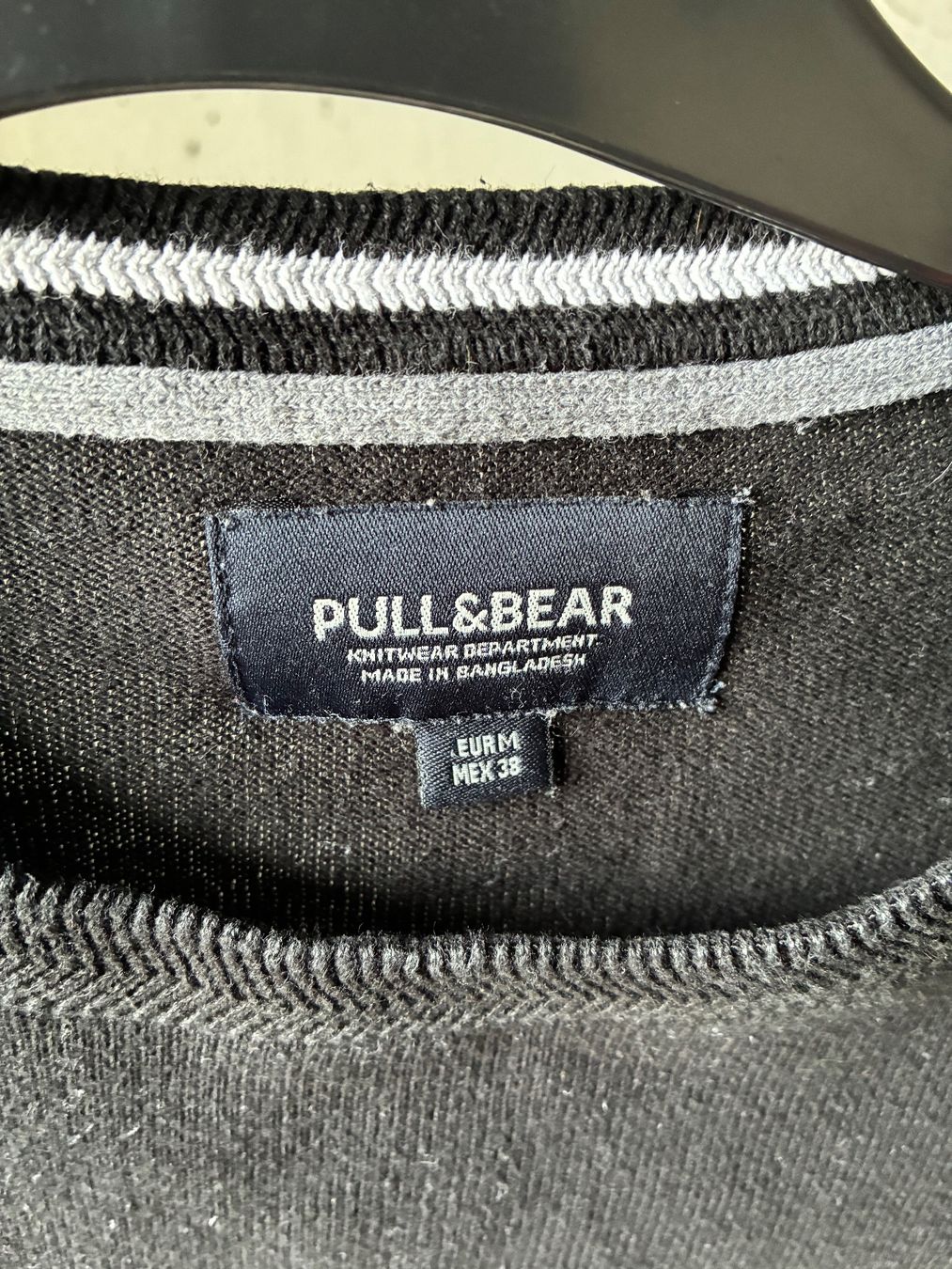 Pulls & Sweat-shirts: Pullover schwarz Pull Bear – D'occasion à Emmenbrücke par nne_hm9j 1