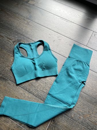 Ensemble de sport t. s neuf