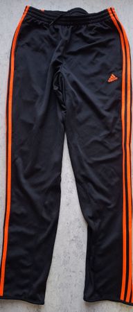 Adidas Trainingshose, Schwarz mit orangen Streifen, Grösse L