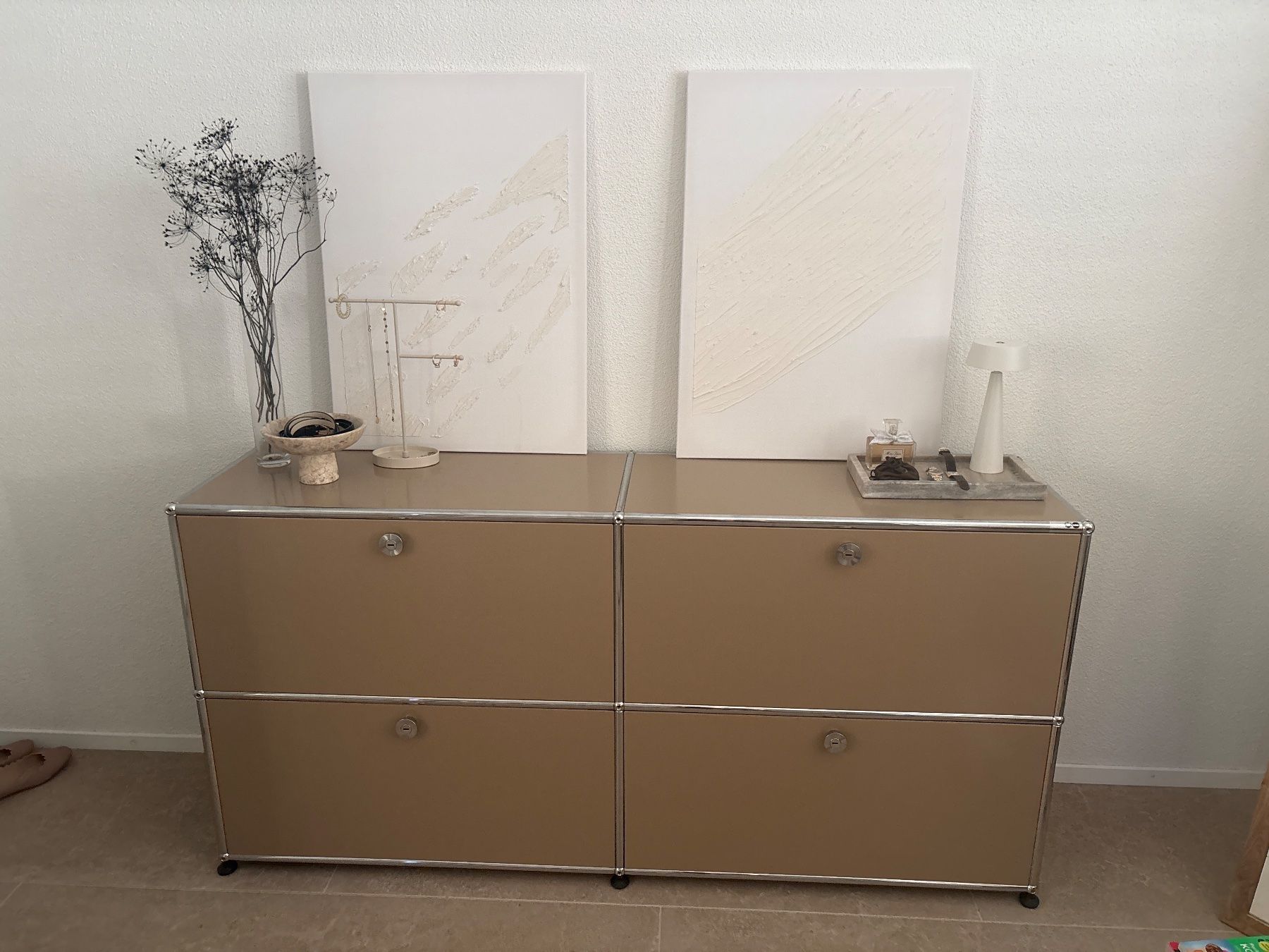 USM Cassettiere: Neuwertig USM Haller Beistelltisch Sidetable beige – Usato da Zürich venduto da car_9sdb 5