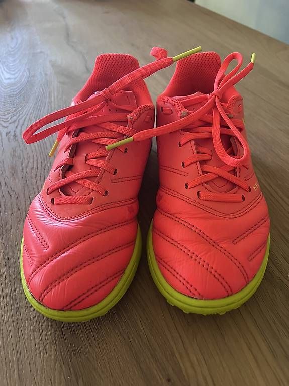 Scarpe da uomo: Fussballschuhe Grösse 33 – Usato da St. Niklausen LU venduto da Mimmi86