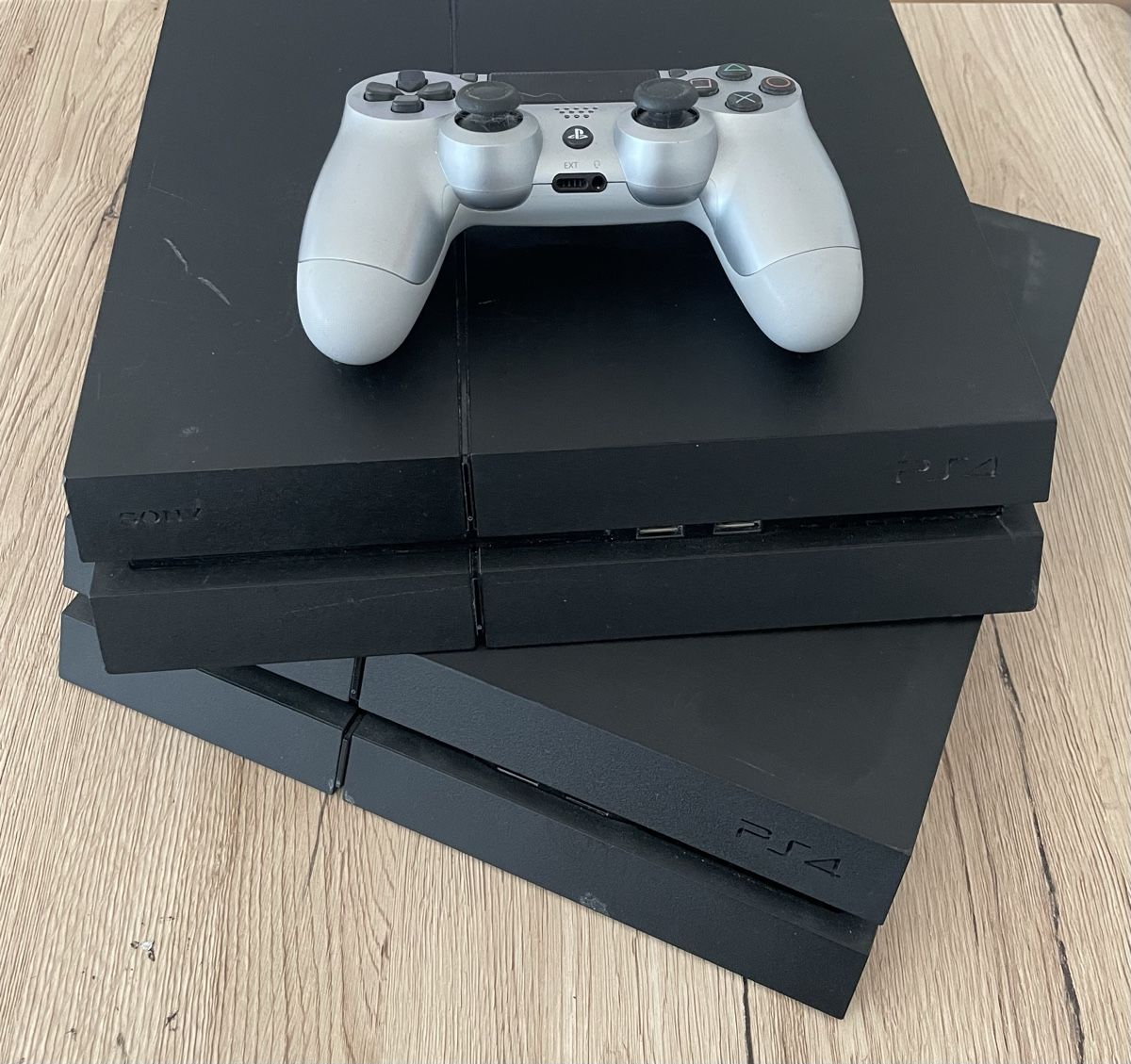 Sony Consoles: PLAYSTATION 4 DEFEKT – Défectueux à Plons par wartauchris