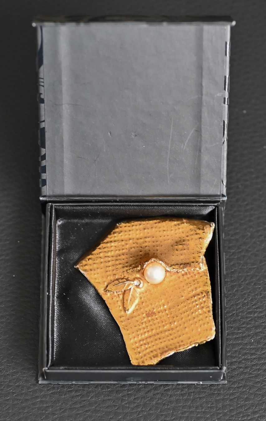 Spille & Fermagli: Goldfarbene Brosche mit Perle - Elegantes Accessoire! – Usato da Oetwil a.d.Limmat venduto da Postding 4