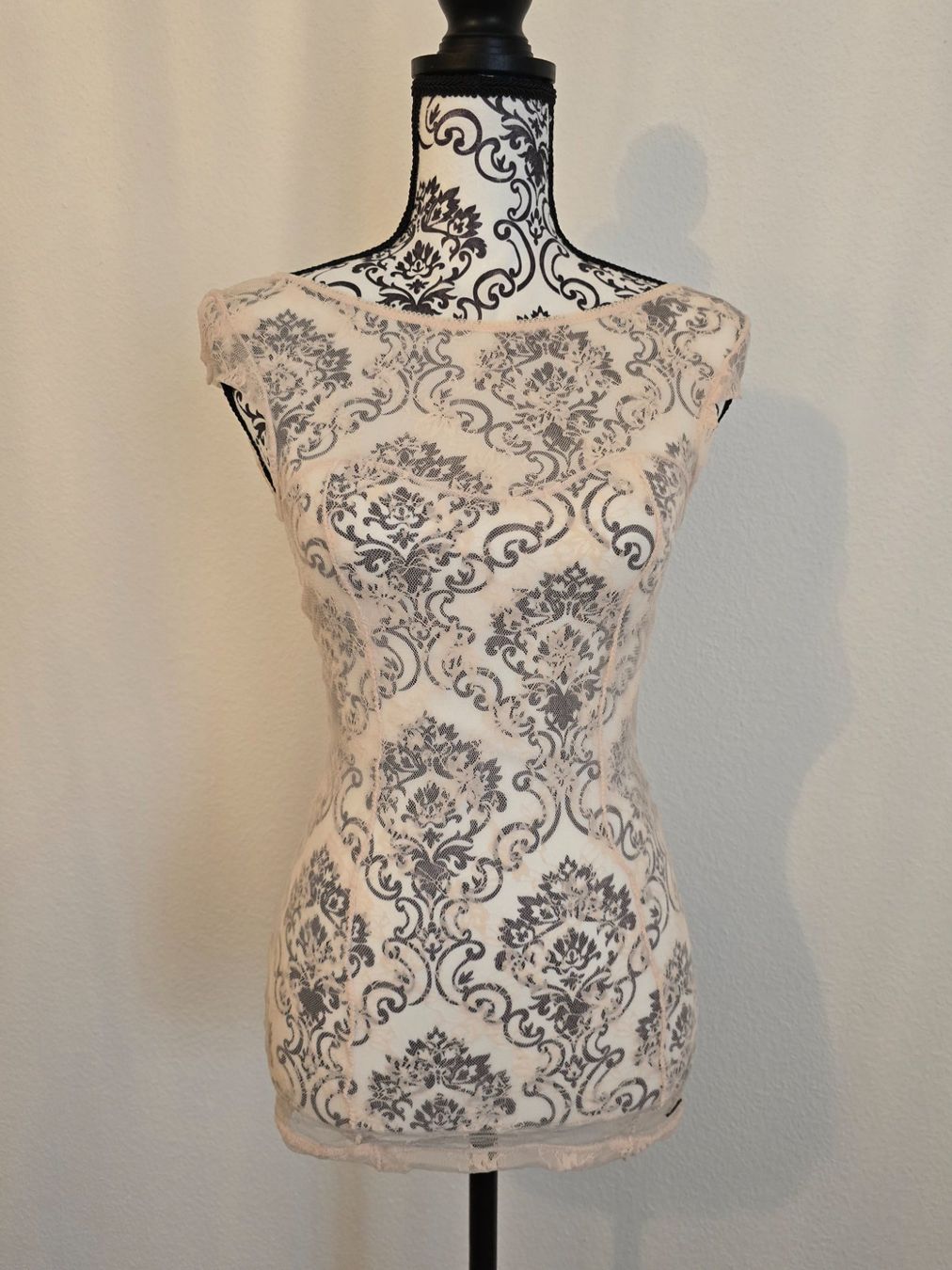 Guess Tops: Top dentelle dos nu Guess – Neuf (Voir description) à Genève par cec_d6pg
