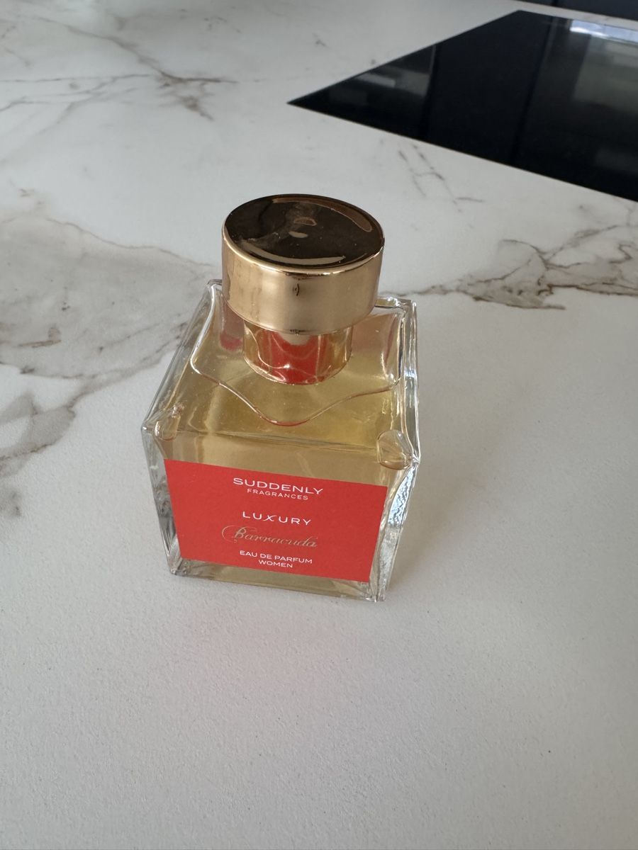 Parfums & Eau de Toilette: Lot de 4 parfums femme + 1 brume – D'occasion à Erde par Kitkatekate 3