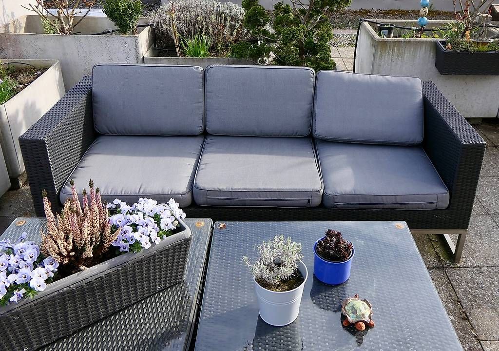 Gartenlounge mit einem! Tisch zu verschenken (Gebraucht) in Zürich für CHF 51 – nur Abholung auf Ricardo kaufen