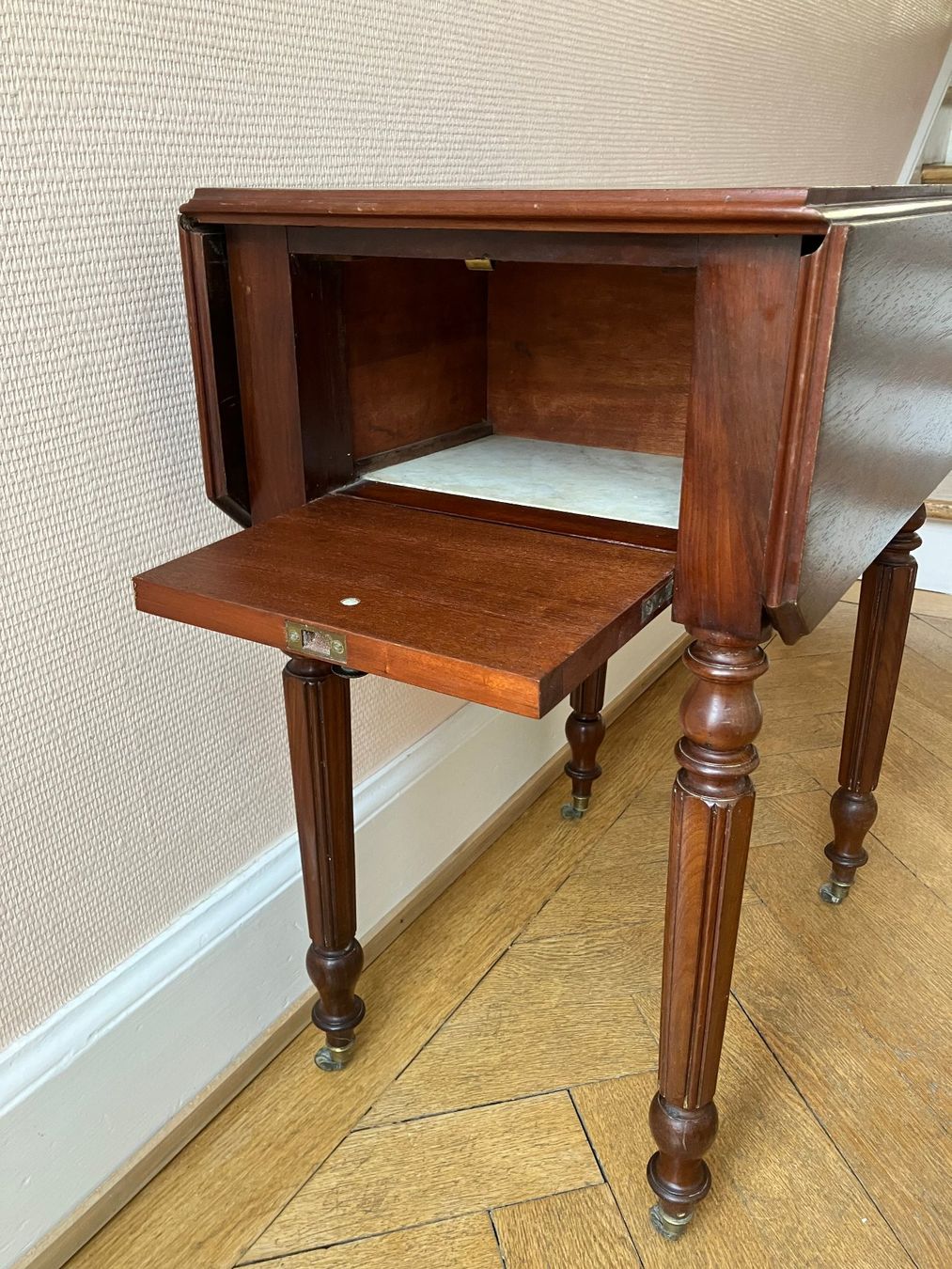 Tische: Table d'appoint époque Louis Philippe, battants pliables – Gebraucht aus Basel von Lancer4 3