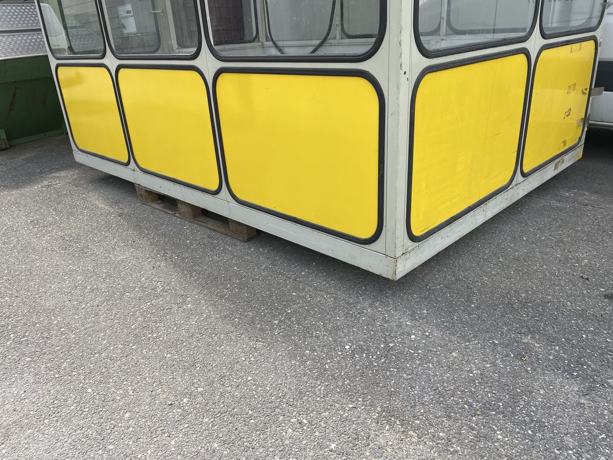 Contenitori edile: Verkaufscontainer Kiosk Container mit Glasfronten – Usato da Schaffhausen venduto da AESS1 1