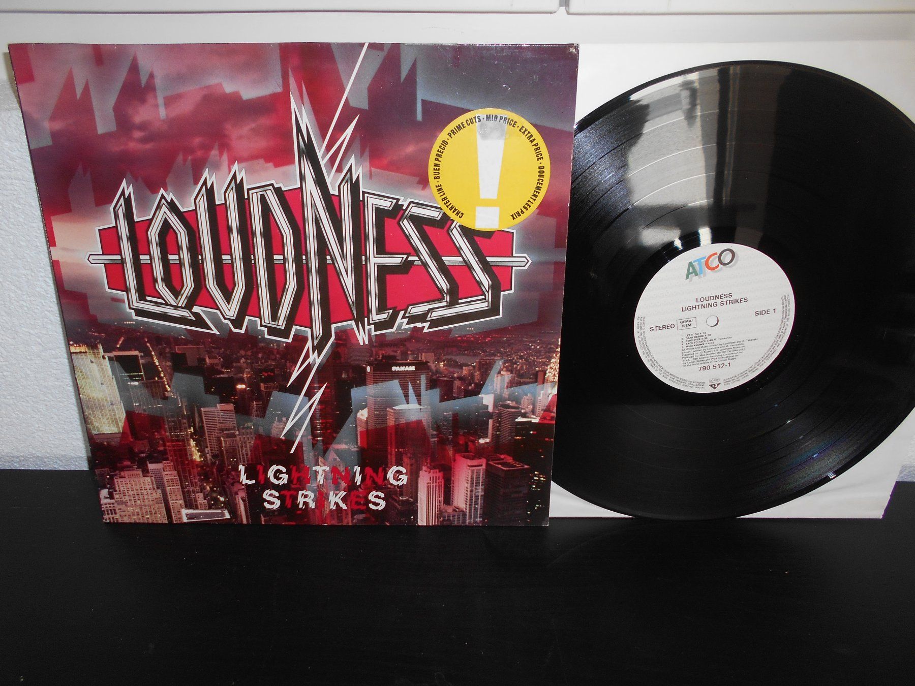 Vinyles: Loudness  – Lightning Strikes / 1986 – D'occasion à Aarberg par witchhunter01
