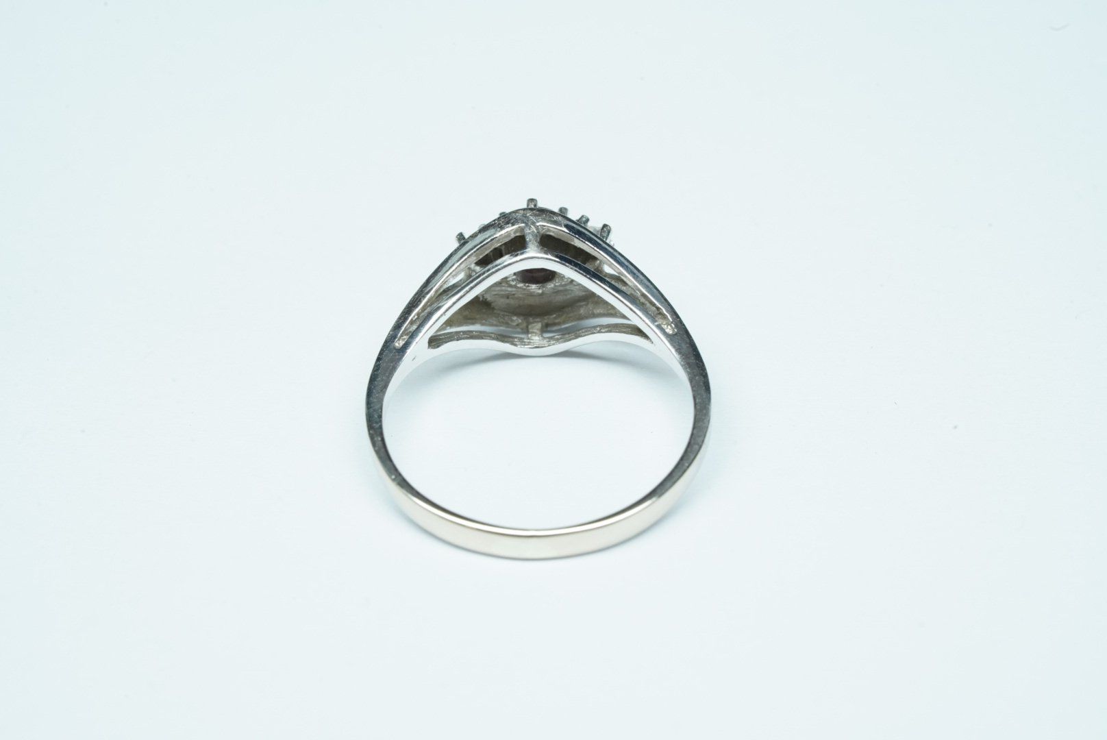 Anelli: Fingerring 18k Weissgold mit Rubin – Usato da Bülach venduto da Re-Jewelled 3