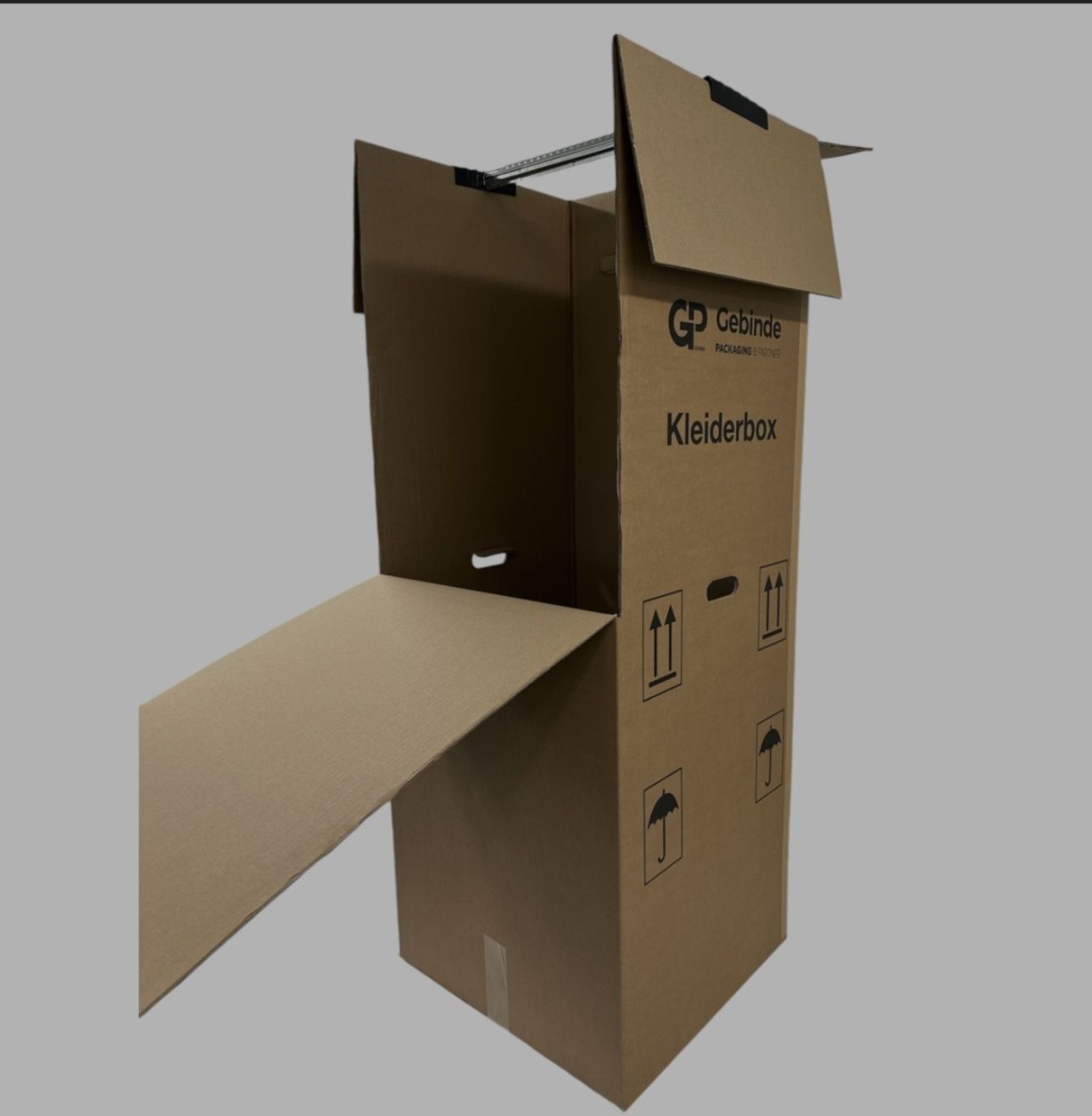 Cartoni: Kleiderkarton mit Kleiderstange zum Umzug – Usato da Laupersdorf venduto da ChantalA.