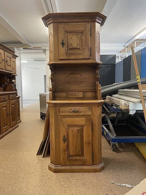Armadi: Möbel Antiker Eckschrank / Eckkredenz Massivholz – Usato da Winterthur venduto da fst_gx8c