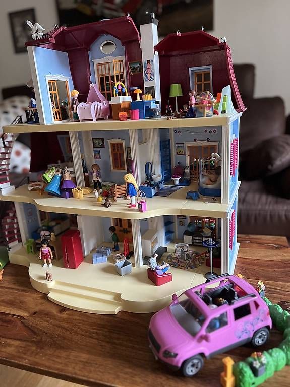 Giocattoli: PLAYMOBIL Haus mit Auto & Pool – Usato da Mellingen venduto da BB2005 2