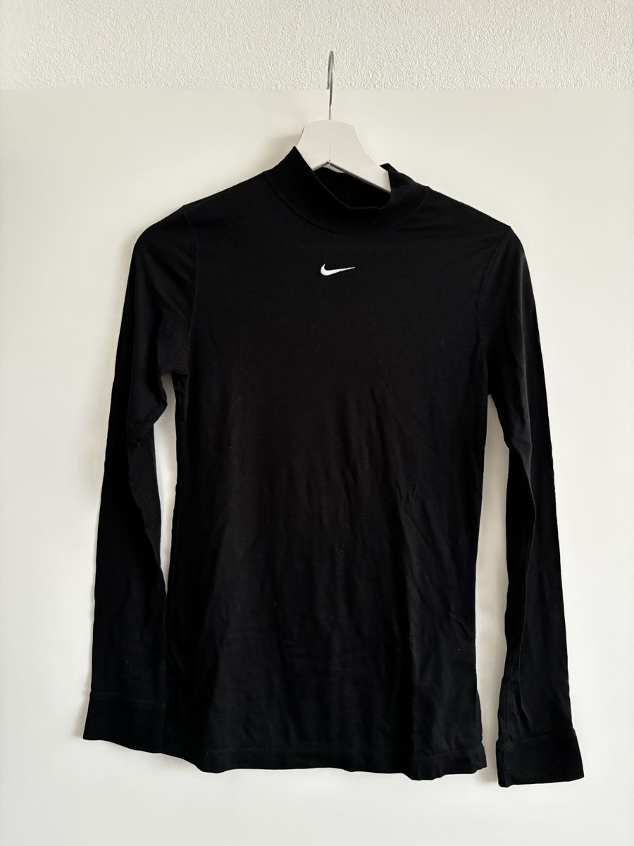 Nike Top: Nike Sporttop – Nuovo (secondo la descrizione) da Basel venduto da sop_h98w