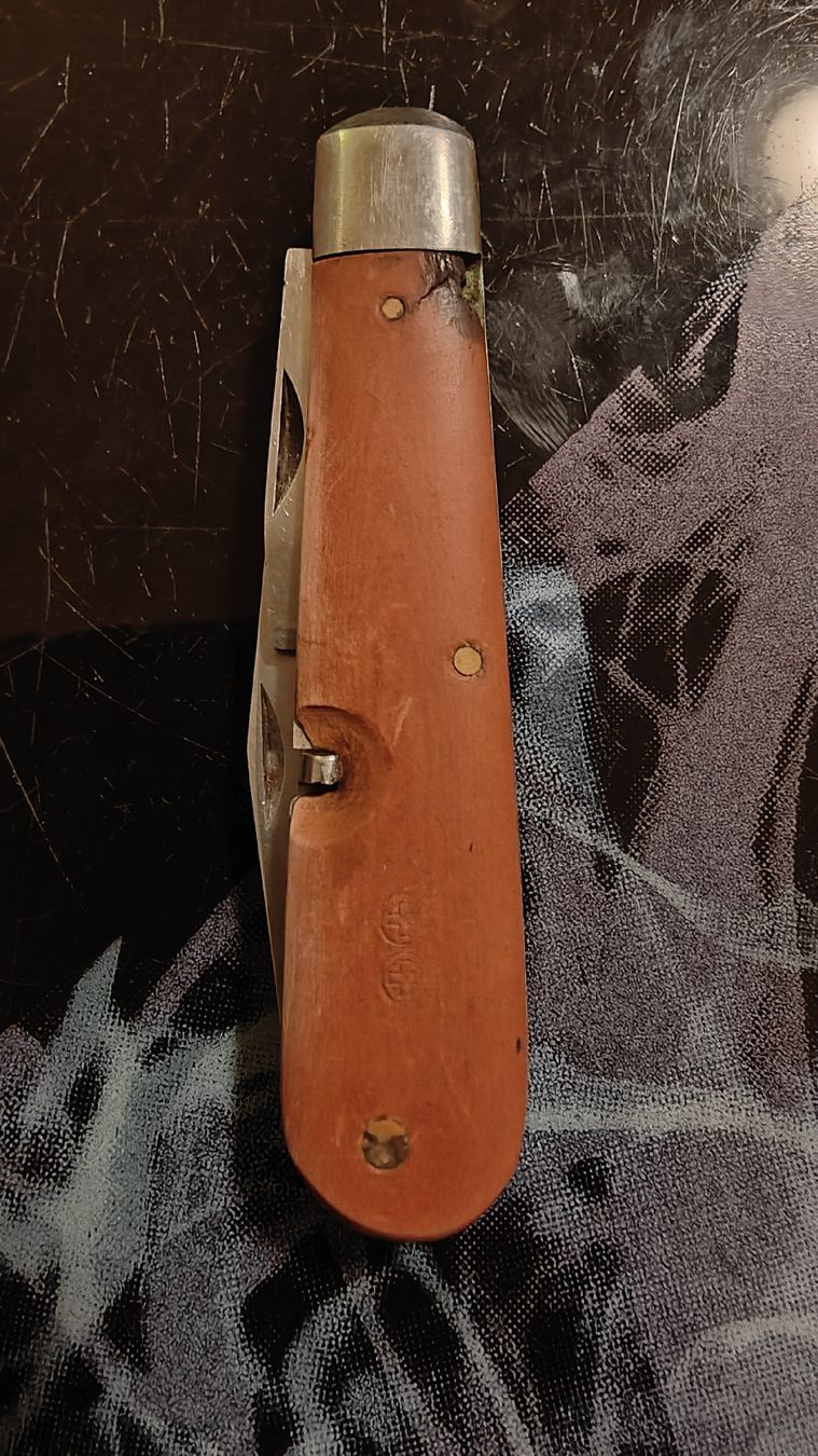 Victorinox Taschenmesser: Schweizer Armee Messer Victorinox 41 – Gebraucht aus Basel von rol_rmg6