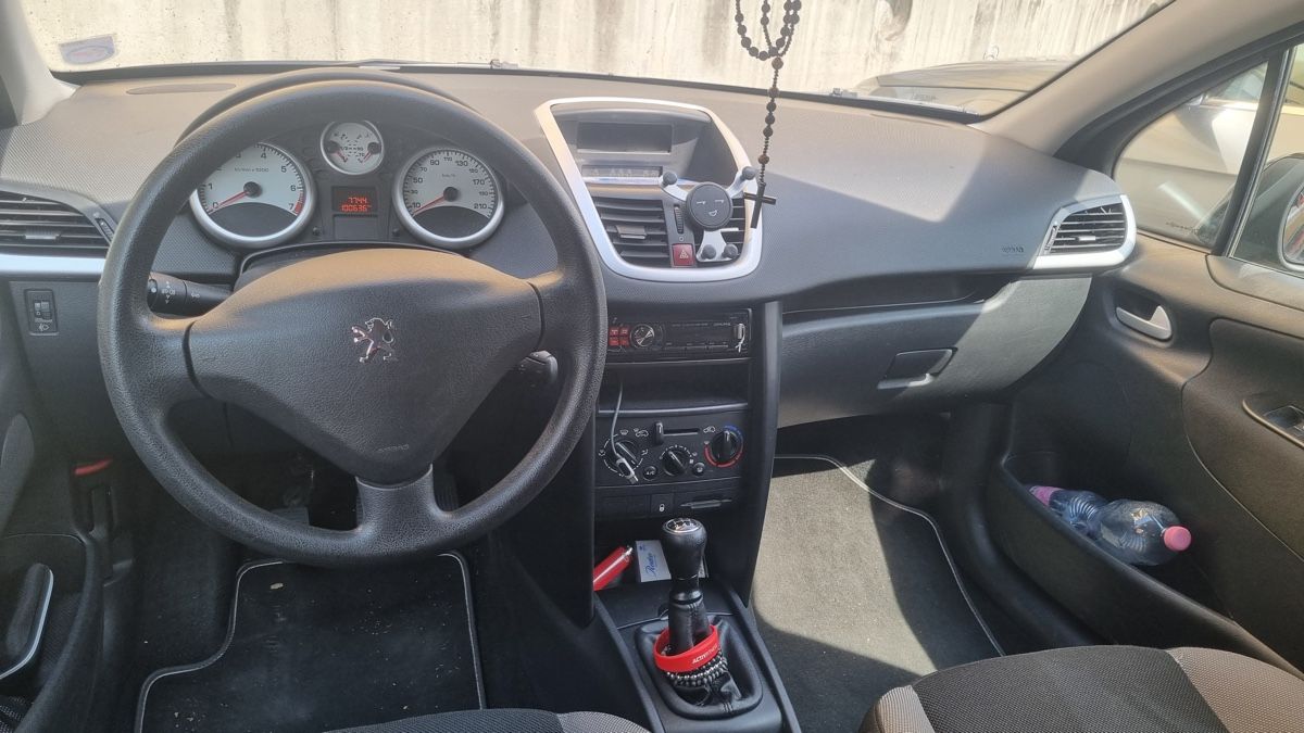 Peugeot Automobili: Peugeot 207 1.4i 16V  – Usato da Locarno venduto da skorpi85 7
