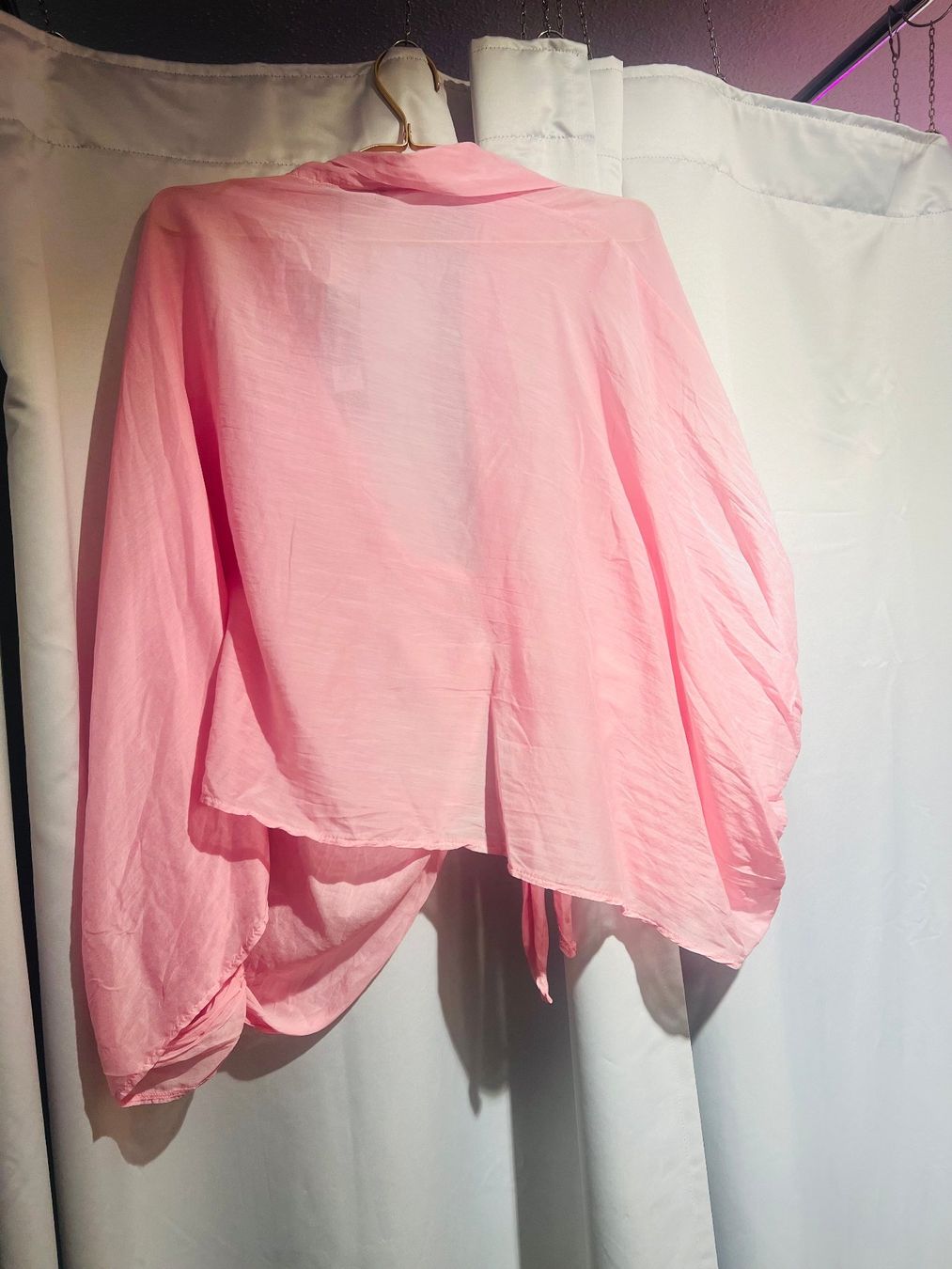 Blusen: Halbtransparente Binde-Bluse mit Ballon-Ärmeln 20% Seide – Neu und originalverpackt aus Zürich von Naebeli 1