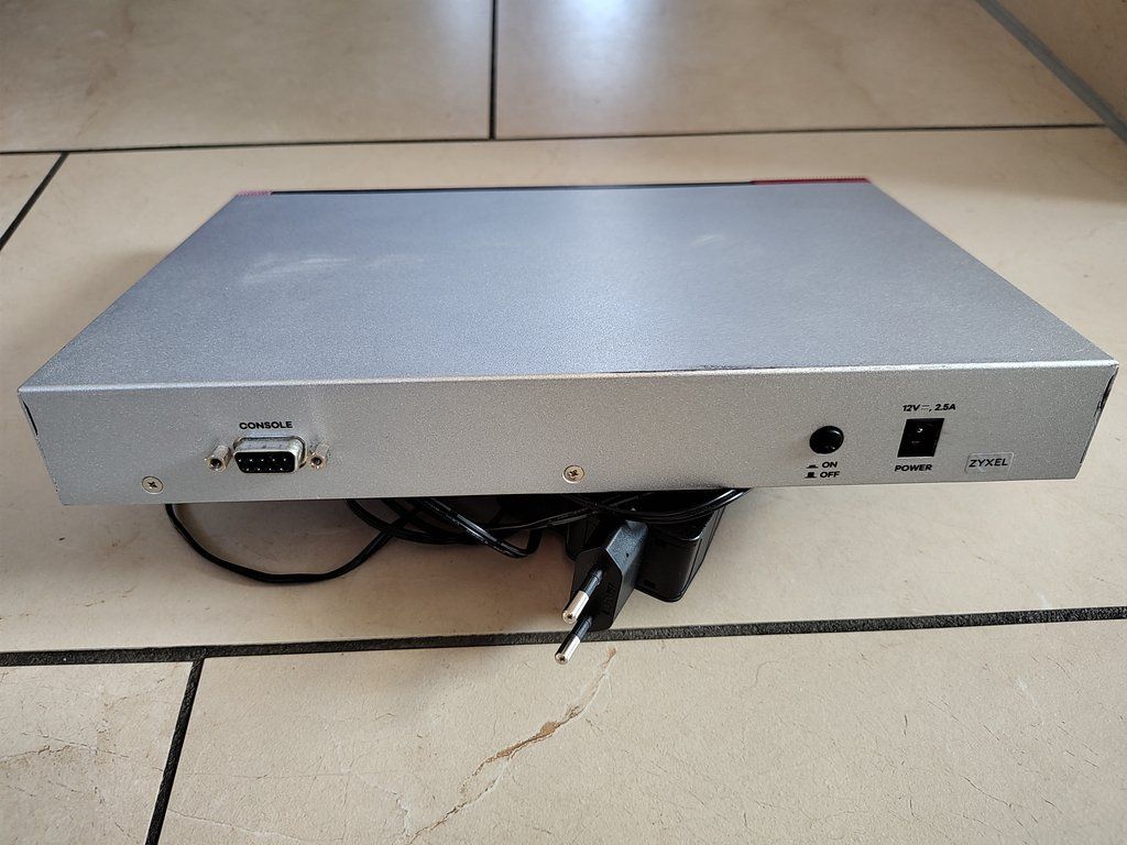 Zyxel Firewall: ZyXel ZyWall VPN 100 Firewall – Usato da Waltenschwil venduto da Rcherf 2