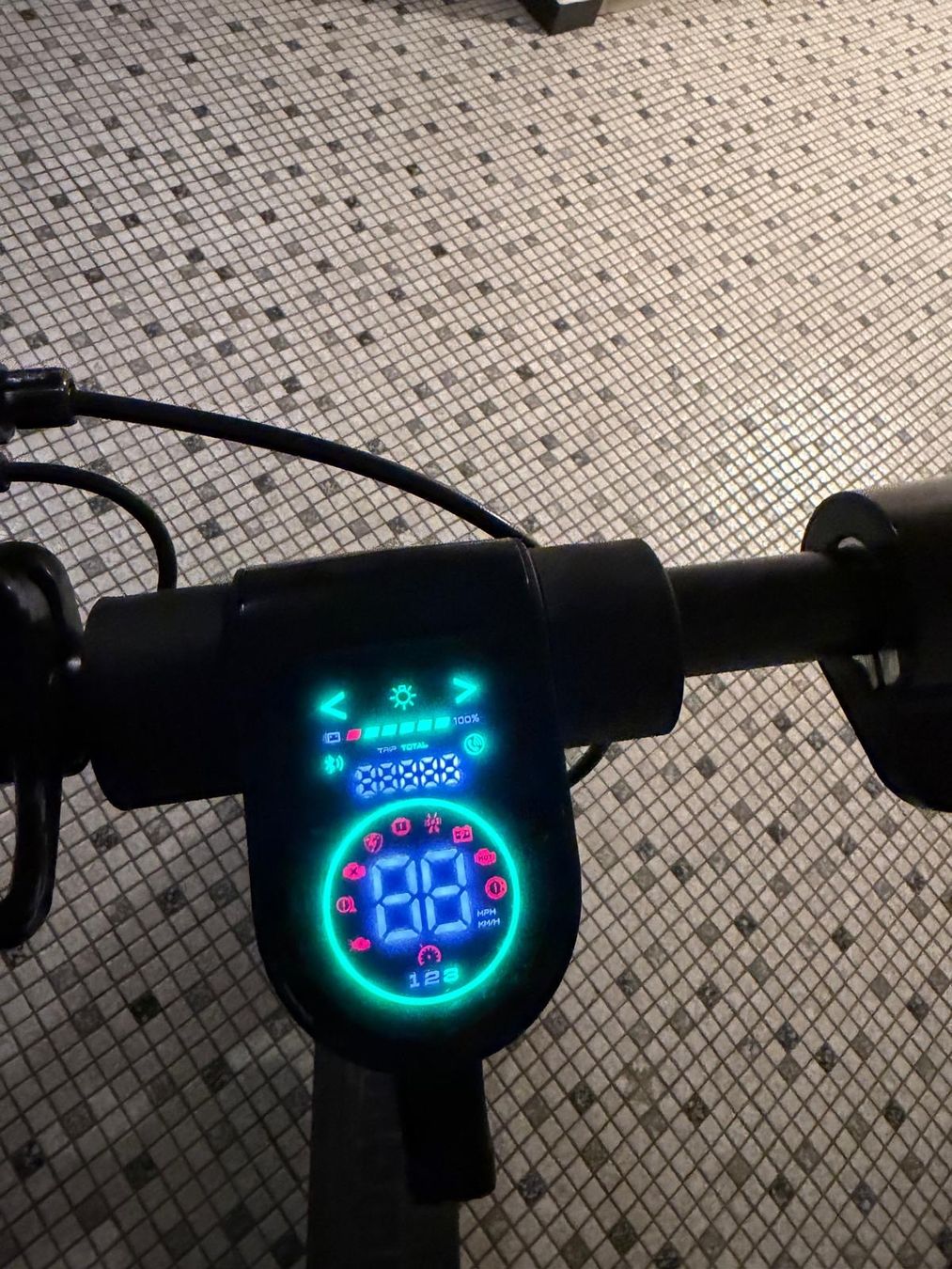 Scooter: E-Scouter momodesign – Usato da Winterthur venduto da sa78 1