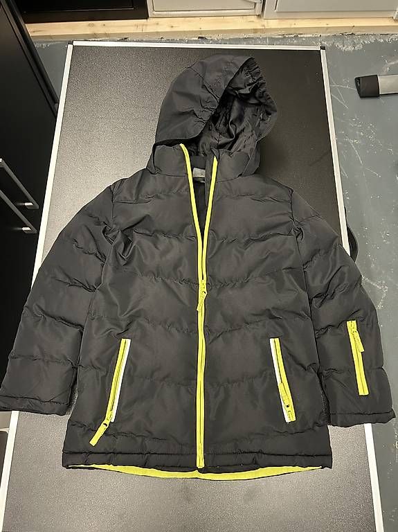 Giacche & Cappotti: Skijacke Winterjacke Gr. 122/128 – Usato da Esslingen venduto da Tksales