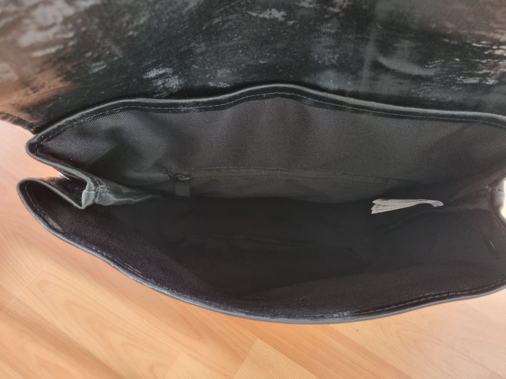 Zaini: Schwarzer Rains Rucksack, neuwertig – Usato da Laupen BE venduto da Bombers 5