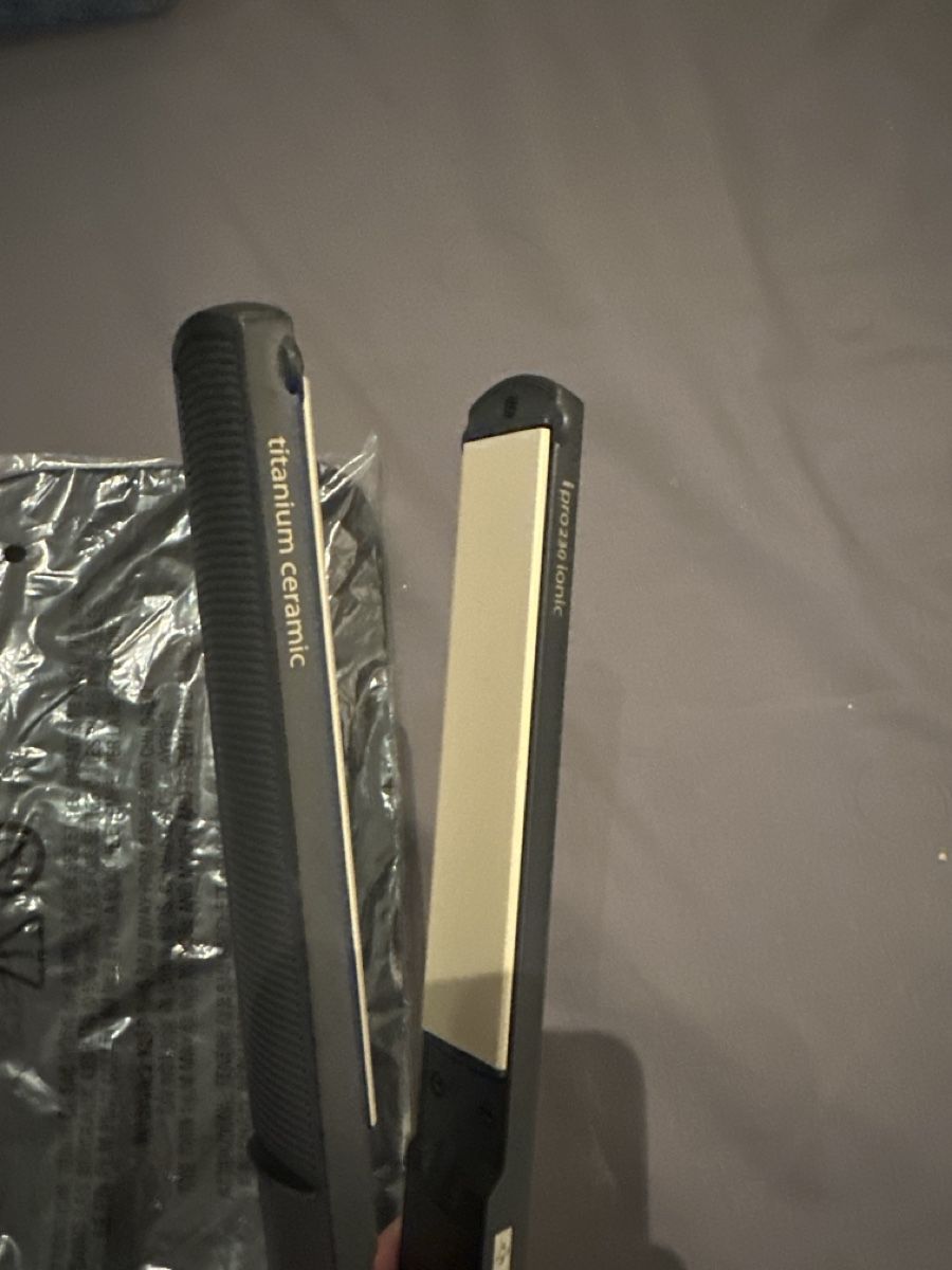 BaByliss Piastre & Arricciacapelli: Lisseur BaByliss IPro 230 Ionic Titanium Ceramic noir – Usato da Prangins venduto da red_shoelace 1