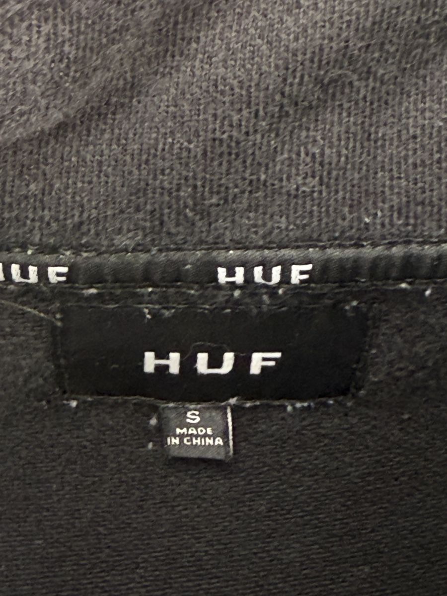 Pullover & Sweatshirts: HUF Pullover mit Reissverschluss schwarz Grösse S – Gebraucht aus Ehrendingen von szi_cmk7 2