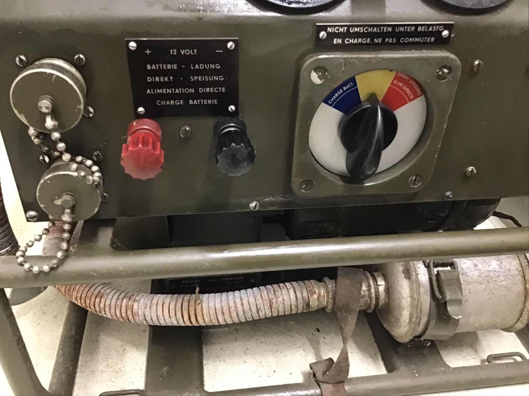 Generatori di corrente: Generator Armee 12 Volt 4-Takt Motor – Usato da Rüschlikon venduto da am6000 5