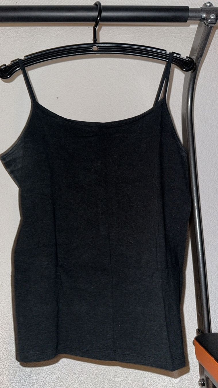 Sonstige Unterwäsche: Top schwarz Spaghettiträger Grösse L – Gebraucht aus Oftringen von tola19