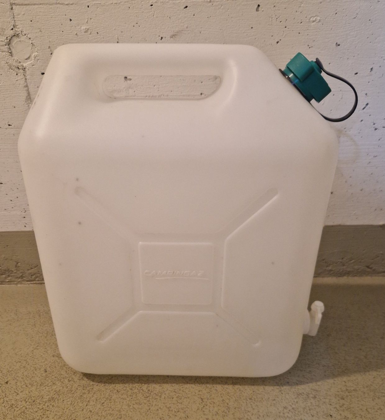 Réservoirs, bidons et tuyaux: Wasserkanister – D'occasion à Stans par Stockema