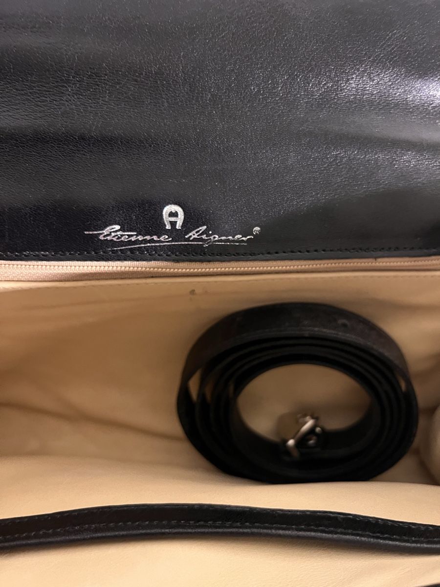 Aigner Borse da donna: Pochette en cuir Étienne Aigner – Usato da St-Pierre-Clages venduto da ste_xk6p 9