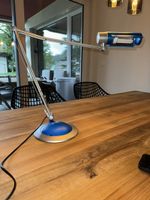 Design Schreibtischlampe blau/silber