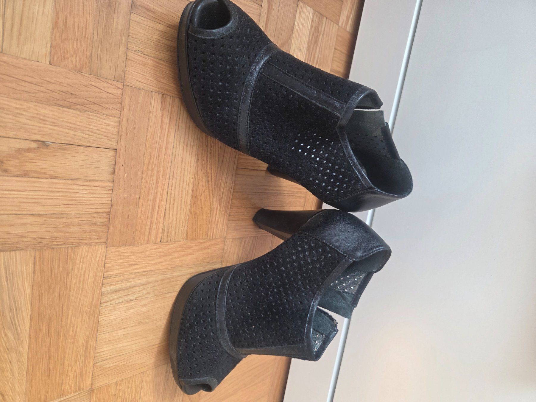 Damenschuhe: Schwarze Sommer-Stiefeletten mit Absatz, Grösse 35 – Gebraucht aus Regensdorf von sar_895z 3