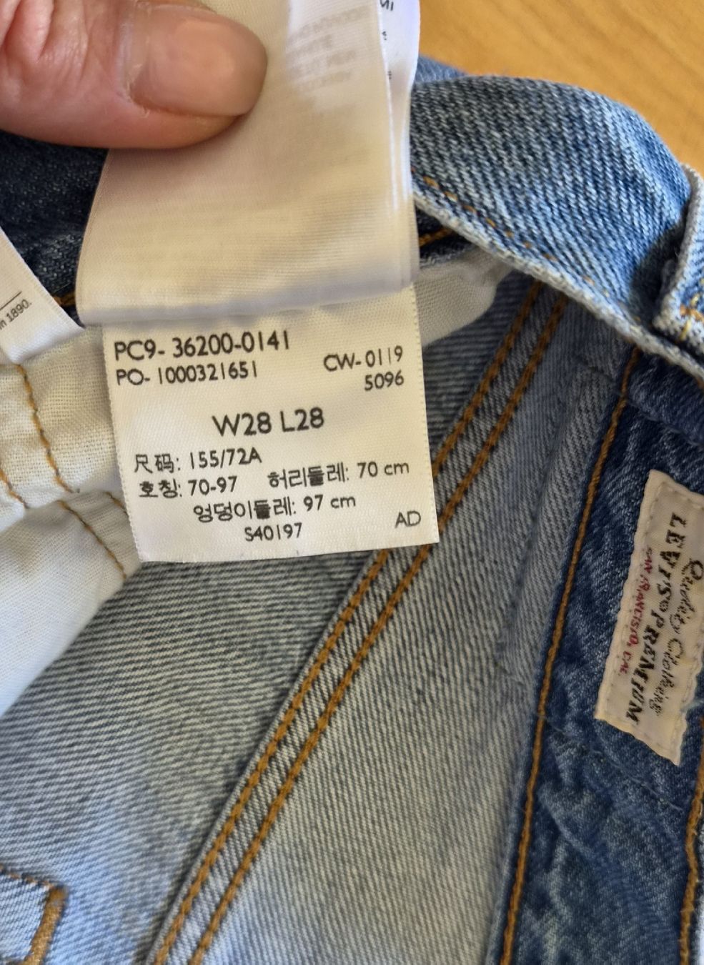 Levi's Jeans: Levi's 501 crop – Gebraucht aus La Chaux-de-Fonds von VenexiaStevenson 1