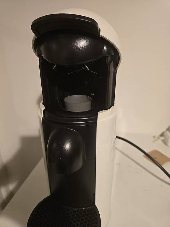 Macchine per caffè & Macchine per espresso: Machine à café Nespresso Vertuo Plus  Comme neuve  – Usato da Genève, Suiza venduto da gav_r268 4