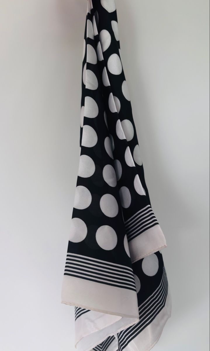 Foulard & Sciarpe: Woman’s scarf . Dots pattern  – Nuovo (secondo la descrizione) da Dübendorf venduto da S1973E 2