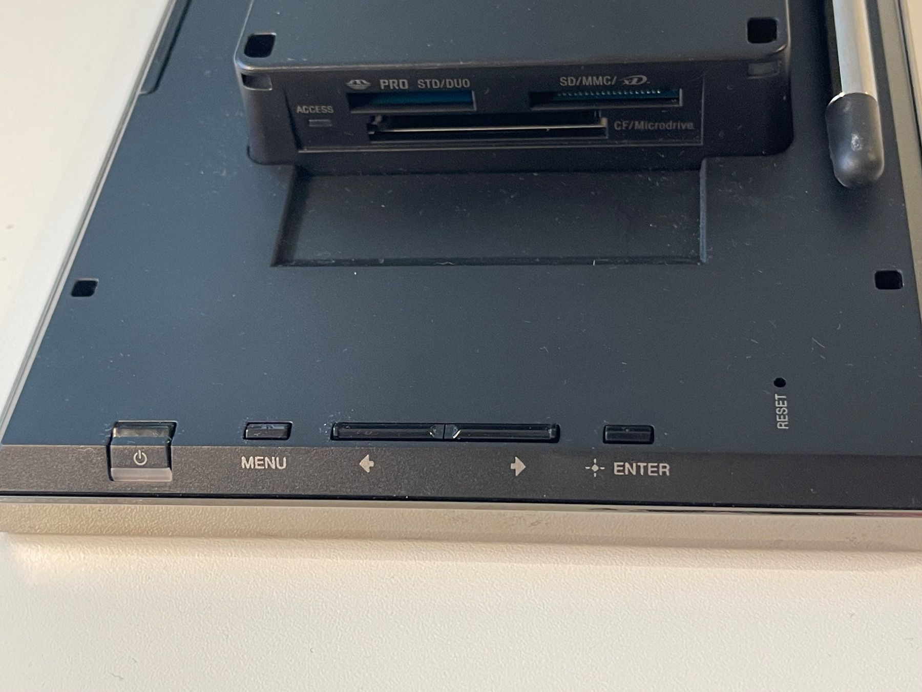 Bilderrahmen: Digitaler Bilderrahmen SONY mit Fernbedienung – Gebraucht aus Oberägeri von Chica-go 5