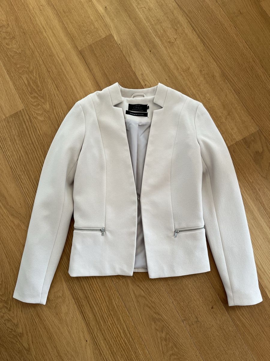 Only Giacche: Blazer hellbeige von Only, toller Zustand, Grösse 34 – Usato da Rotkreuz venduto da rinchee