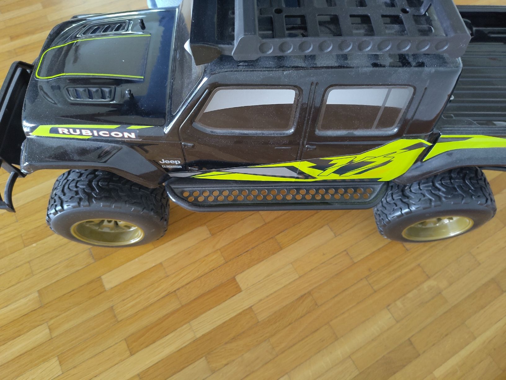 Maisto Modellismo RC: Maisto RC Jeep Gladiator - Excellent! – Nuovo (secondo la descrizione) da Zug venduto da martine_ 2